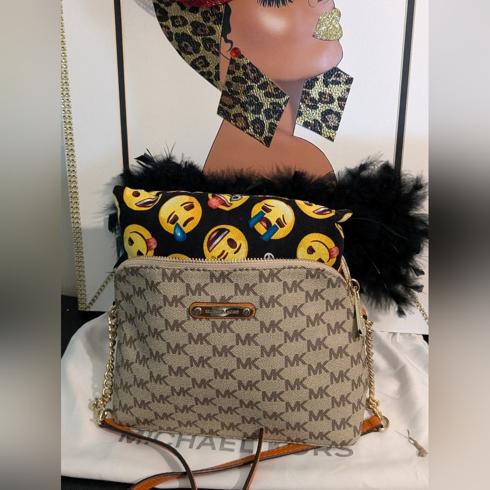 Michael Kors Cindy Saffiano Leather Dome Satchel Crossbody Bag & DUST BAG - Picture 5 of 15